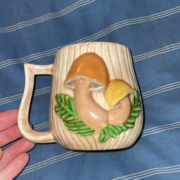 Vintage mushroom mug - Picture 2 of 5